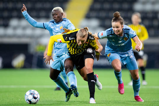Djurgårdens Elizabeth Addo och Julia Walentowicz