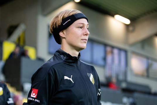 Häckens Luna Nörgaard Gevitz innan  fotbollsmatchen i