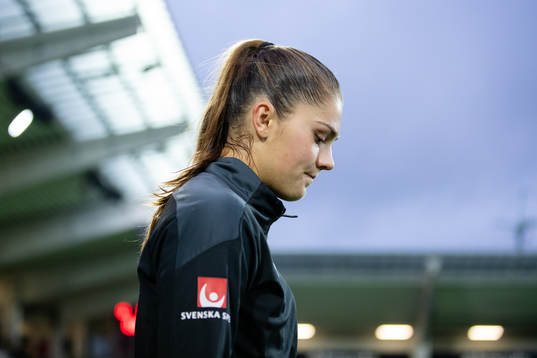 Häckens Mille Gejl Jensen innan fotbollsmatchen i