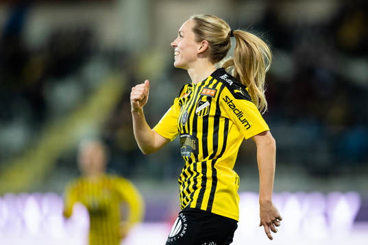 Häckens Elin Rubensson jublar
