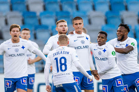 IFK Norrköpings Carl Björk jublar med lagkamrater