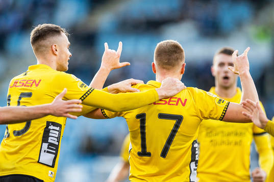 Elfsborgs Per Frick jublar med lagkamrater