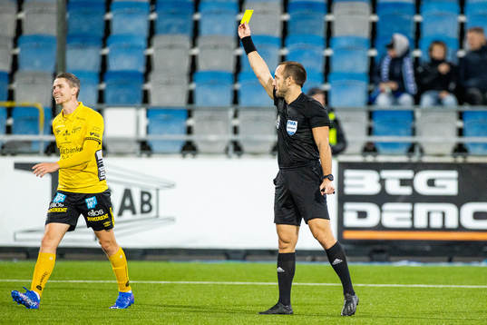 Elfsborgs André Rømer varnas av domare Kaspar Sjöberg