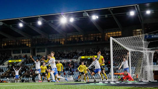 Spelare reagerar vid mål 2-2 av IFK Norrköpings Linus