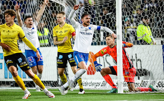 IFK Norrköpings Linus Wahlqvist jublar och Elfsborgs