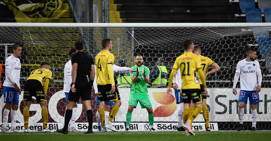 IFK Norrköpings målvakt Oscar Jansson jublar