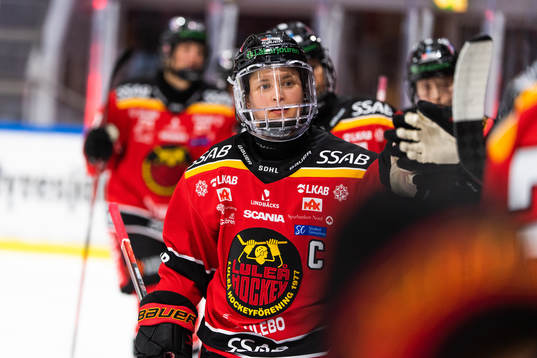 Luleås Jenni Hiirikoski jublar