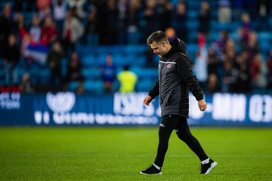 Alexander Straus, head coach of Sandviken, looks dejected