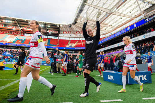 Tuva Hansen, goalkeeper Aurora Mikalsen and Guro Bergsvand
