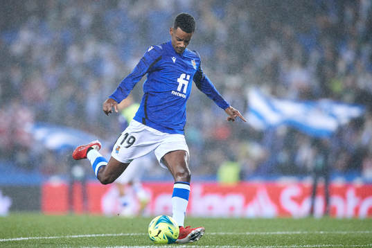 Alexander Isak of Real Sociedad  warms up
