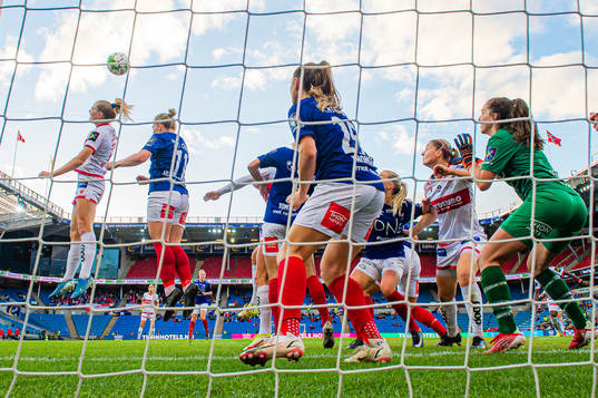 Marthine Østenstad of Sandviken misses a chance to score
