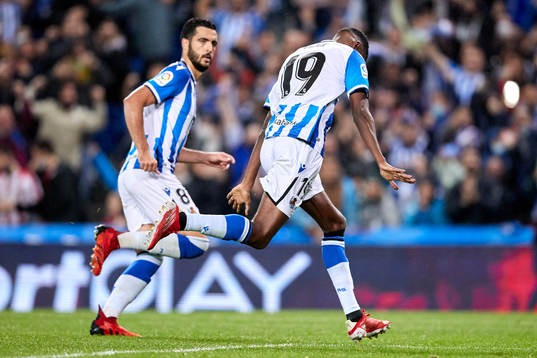 Alexander Isak of Real Sociedad celebrates