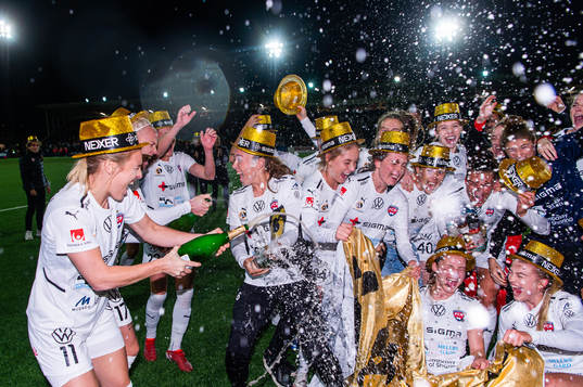 Rosengårds spelare jublar och firar SM-guldet
