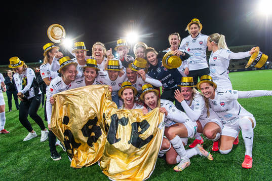 Rosengårds spelare jublar och firar SM-guldet