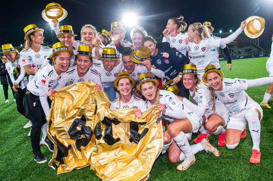 Rosengårds spelare jublar och firar SM-guldet
