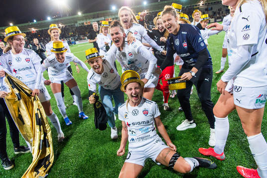 Rosengårds spelare jublar och firar SM-guldet
