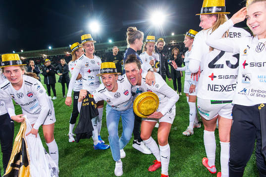 Rosengårds spelare jublar och firar SM-guldet