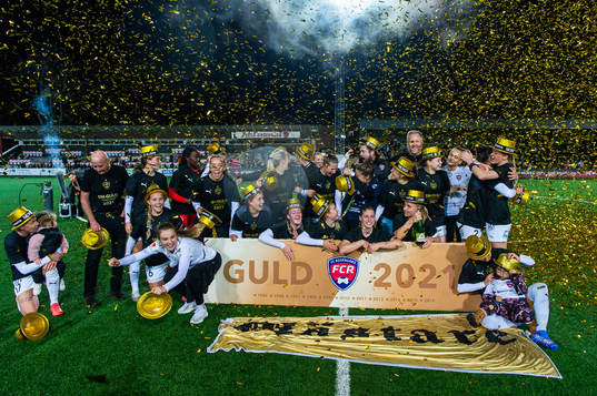 Rosengårds spelare jublar och firar SM-guldet