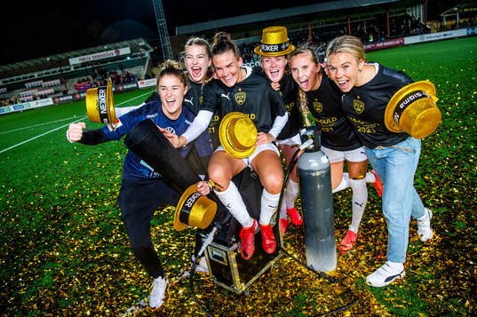 Rosengårds spelare jublar och firar SM-guldet