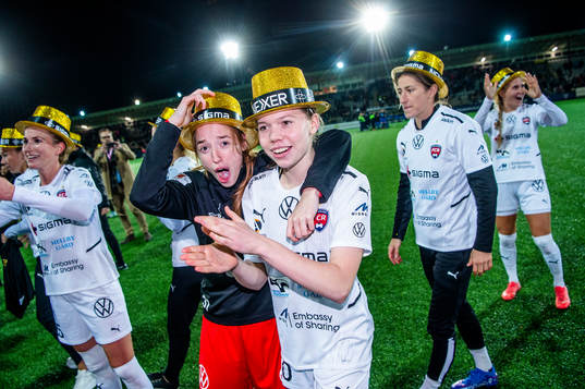 Rosengårds spelare jublar och firar SM-guldet