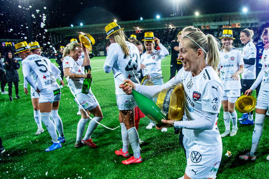 Rosengårds Mia Persson jublar och firar SM-guldet