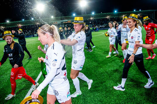 Rosengårds spelare jublar och firar SM-guldet