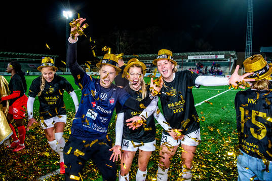 Rosengårds spelare jublar och firar SM-guldet