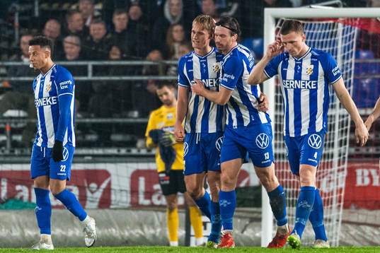 IFK Göteborgs Oscar Vilhelmsson jublar med Gustav Svensson
