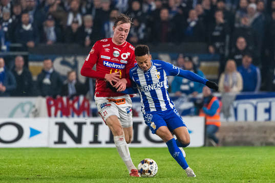 Degerfors Adam Carlén och IFK Göteborgs Tobias Sana