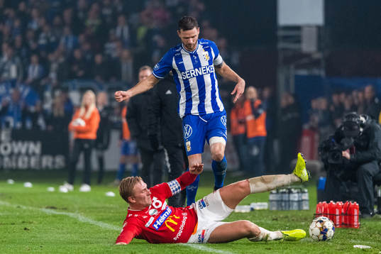 Degerfors Oliver Ekroth och IFK Göteborgs Marcus Berg