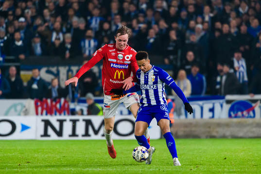 Degerfors Adam Carlén och IFK Göteborgs Tobias Sana