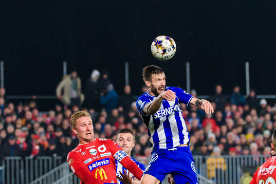Degerfors Oliver Ekroth och IFK Göteborgs Mattias Bjärsmyr