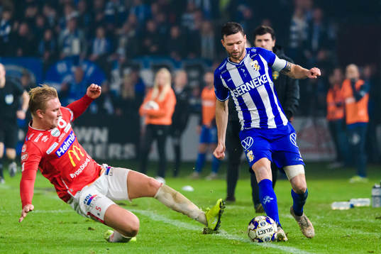 Degerfors Oliver Ekroth och IFK Göteborgs Marcus Berg