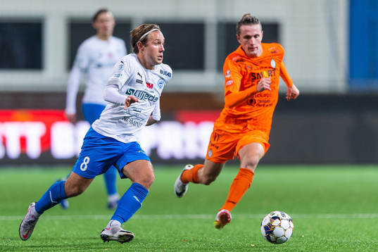 Värnamos William Kenndal och AFC Eskilstunas Viktor