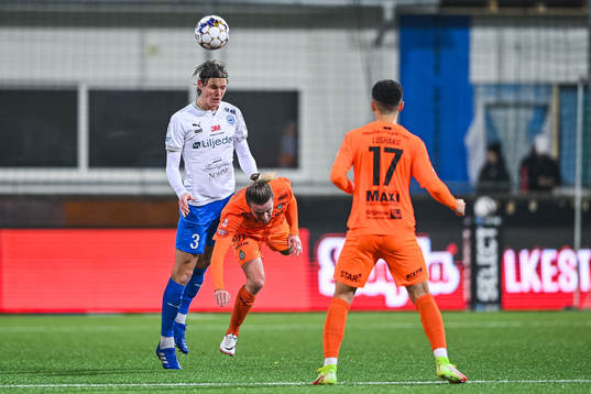 Värnamos Hugo Andersson och AFC Eskilstunas Viktor