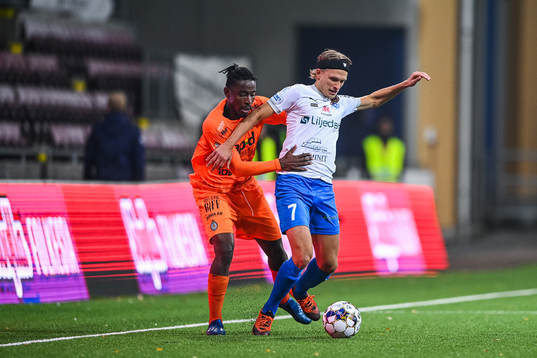 AFC Eskilstunas York Rafael och Värnamos Charlie Vindehall
