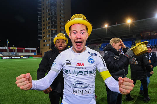 Värnamos Freddy Winsth jublar