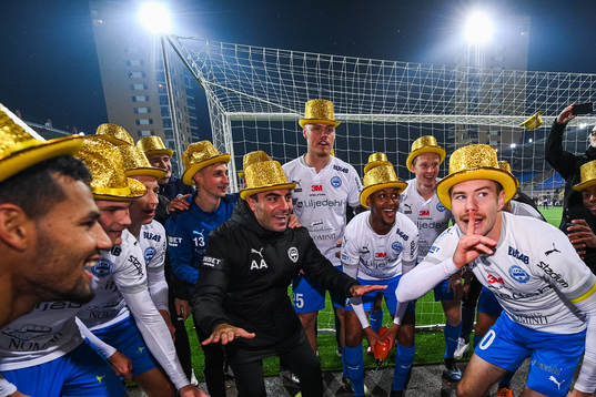Värnamos spelare jublar