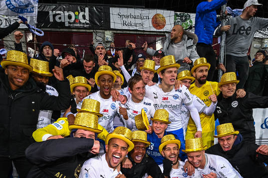 Värnamos spelare jublar