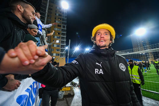 Värnamos tränare Robin Asterhed jublar