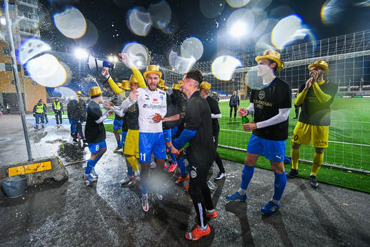 Värnamos Edvin Becirovic jublar