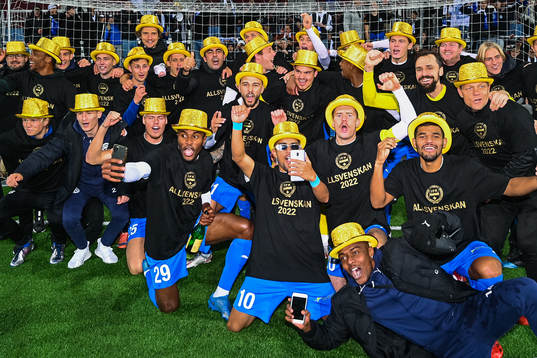 Värnamos spelare jublar