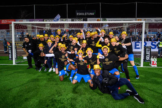 Värnamos spelare jublar