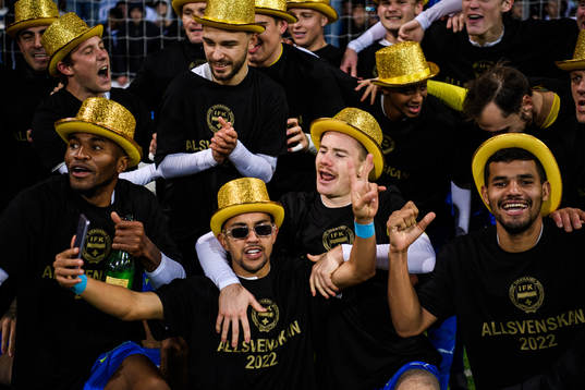 Värnamos spelare jublar