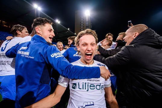 Värnamos Charlie Vindehall jublar