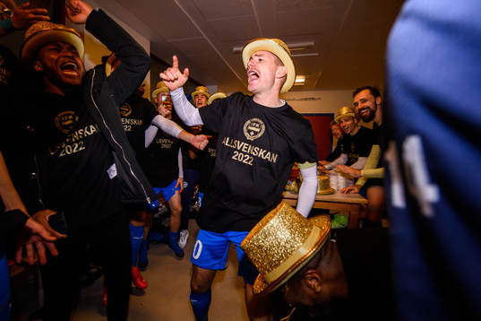 Värnamos Freddy Winsth jublar