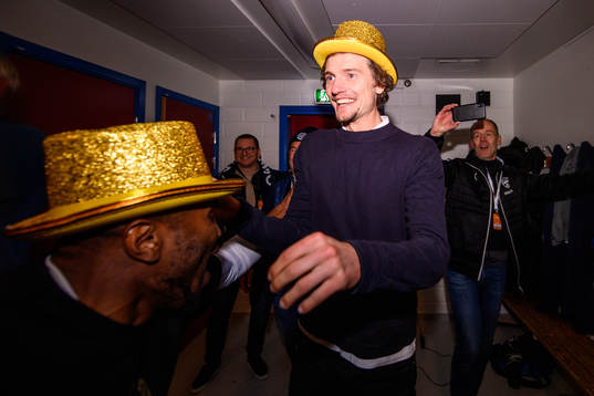 Värnamos tränare Robin Asterhed jublar
