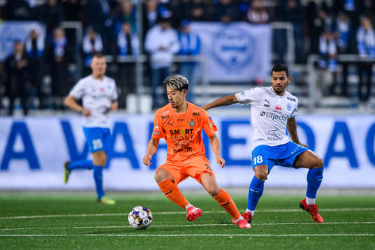AFC Eskilstunas Kazuki Takahashi och Värnamos Wenderson