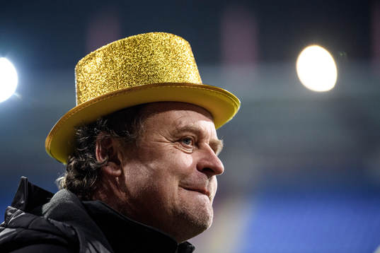 Värnamos tränare Jonas Thern i guldhatt
