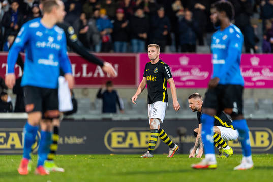 s Sebastian Larsson deppar med lagkamrater